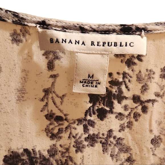 Women's Banana Republic 100% Silk Floral Blouse- Medium - Picture 3 of 6